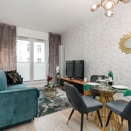 Luxurious Apartment Sikorskiego By Renters Prestige 아파트