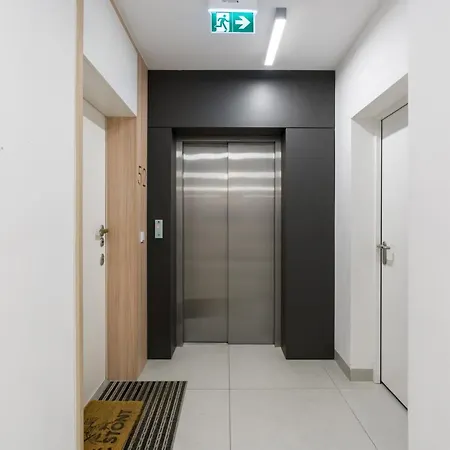 Luxurious Apartment Sikorskiego By Renters Prestige 아파트 *